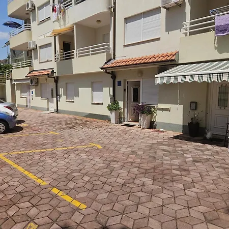 Maholiday Μακάρσκα